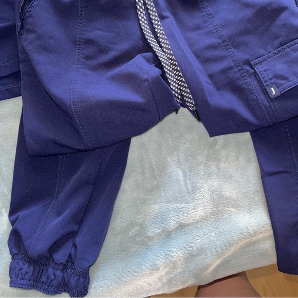 Jaanuu scrubs * top and bottom Included* - Picture 3 of 3